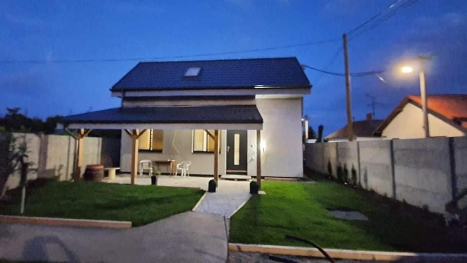 Vikendovy Dom Hlboka Villa Дунавска Стреда Екстериор снимка