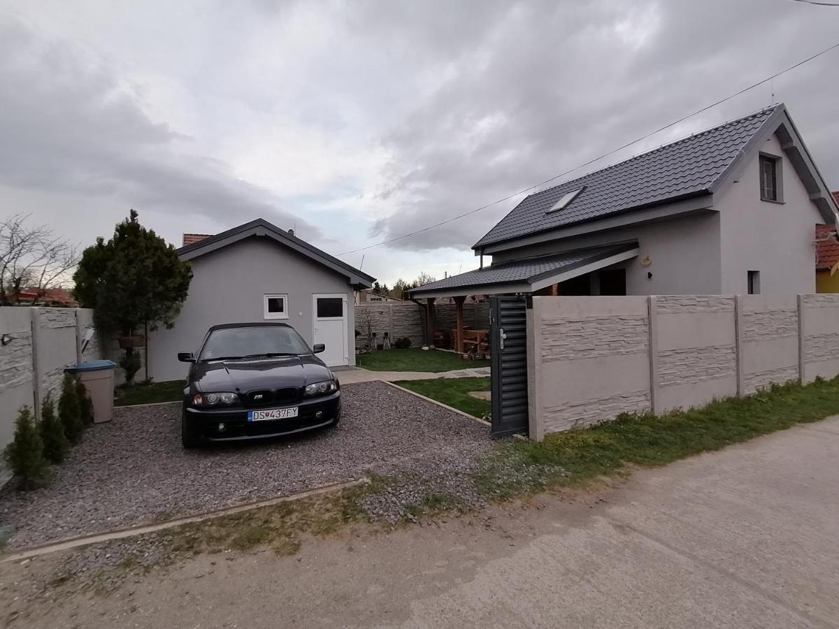 Vikendovy Dom Hlboka Villa Дунавска Стреда Екстериор снимка